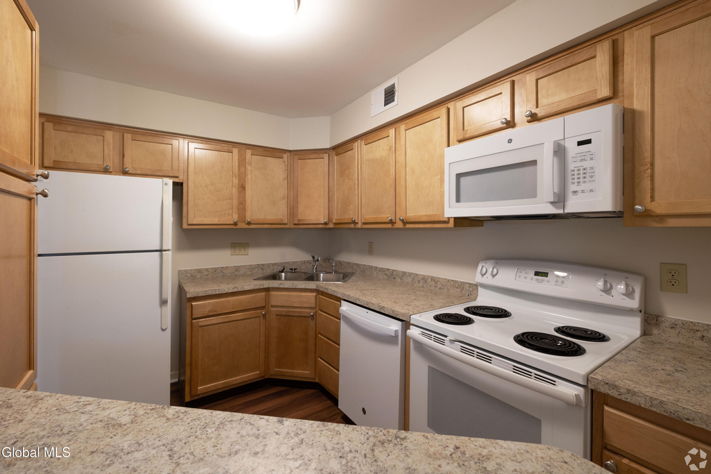195 Van Rensselaer Boulevard - Photo 4
