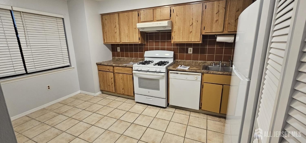 1909 Raspberry Court - Photo 4