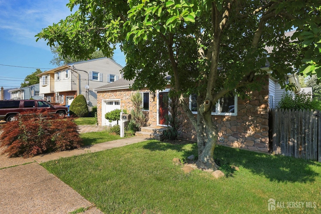 50 Chestnut Street - Photo 3
