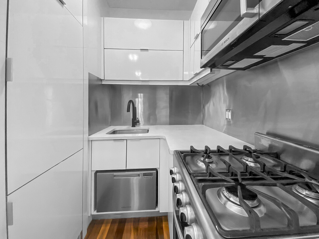 455 Hudson Street - Photo 1