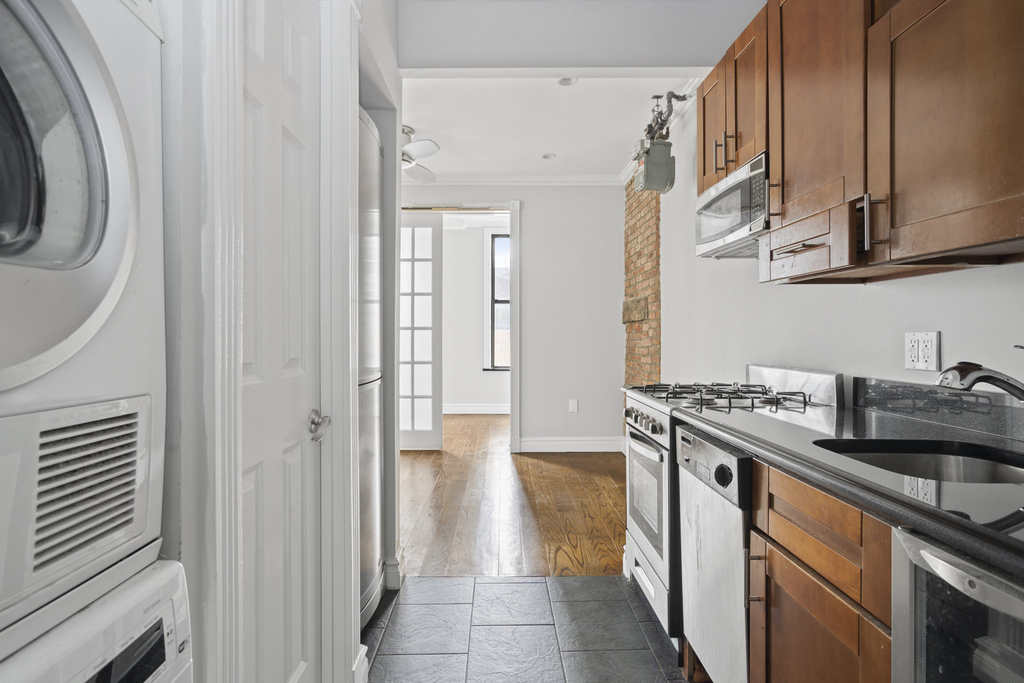 459 W 50th Street - Photo 1