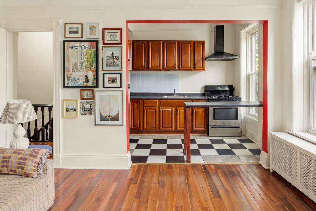 197 Bainbridge Street - Photo 2