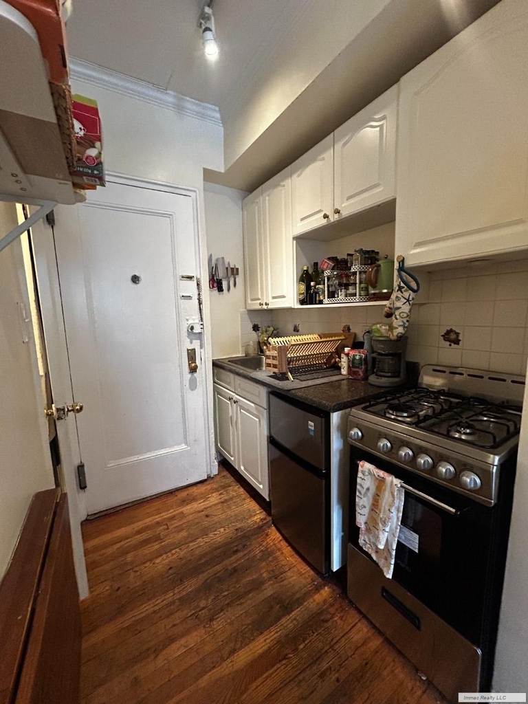 364 W 19th Street - Photo 7