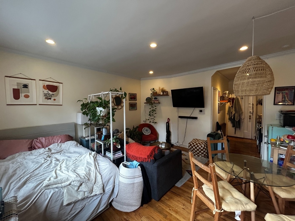364 W 19th Street - Photo 5