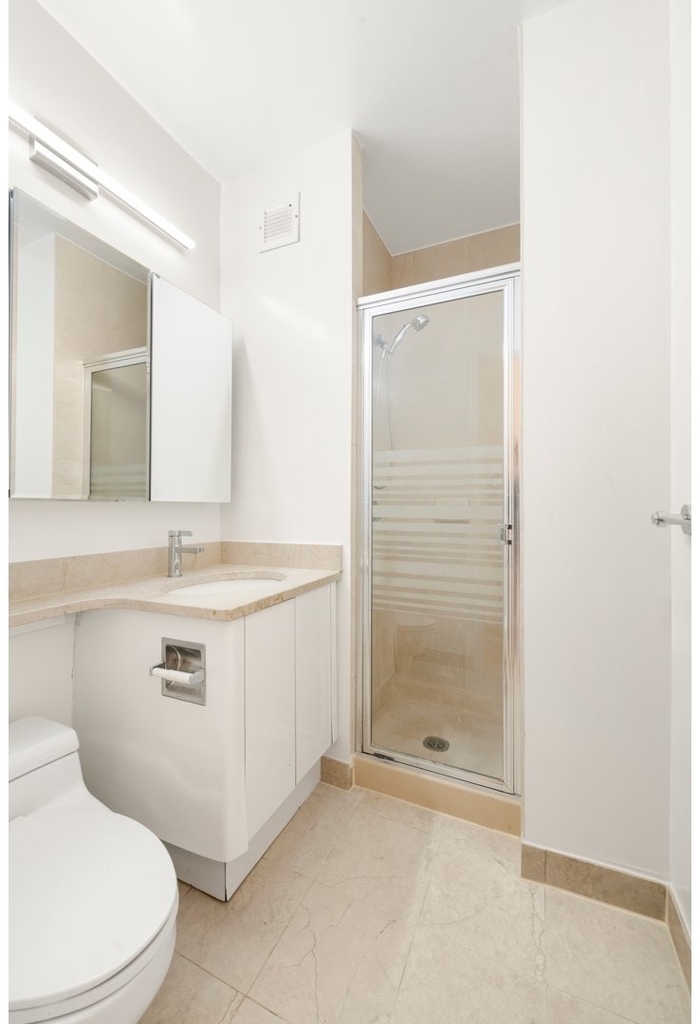 250 E 40th Street - Photo 15