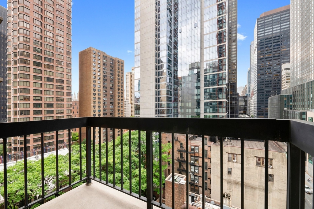 250 E 40th Street - Photo 20