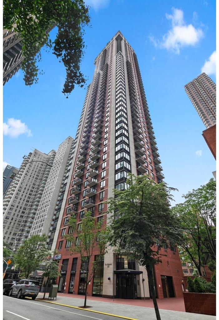 250 E 40th Street - Photo 14