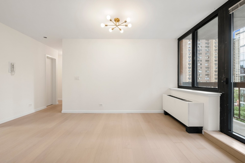 250 E 40th Street - Photo 19