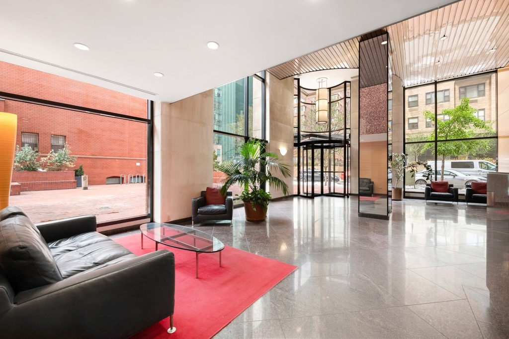 250 E 40th Street - Photo 12