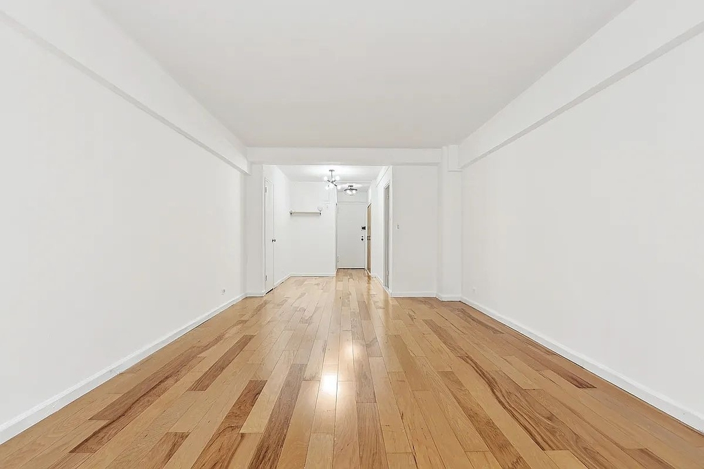 210 E 36th Street - Photo 3