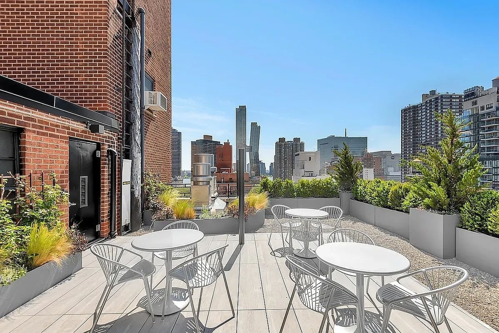 210 E 36th Street - Photo 6