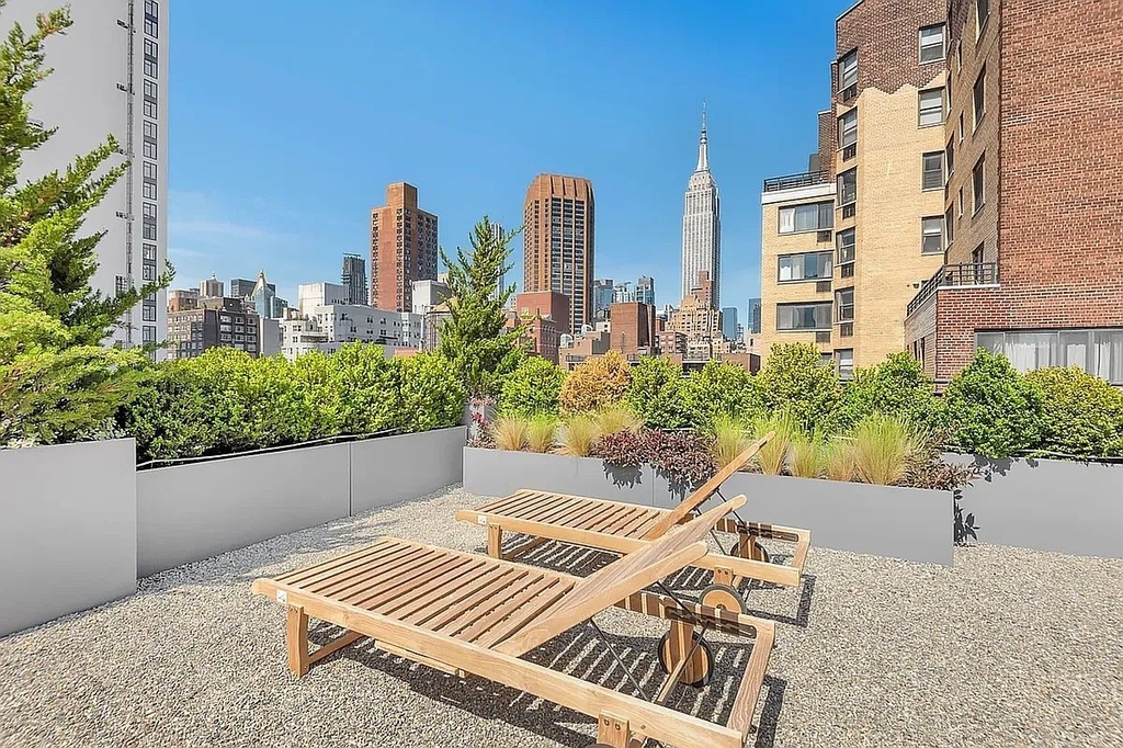 210 E 36th Street - Photo 7