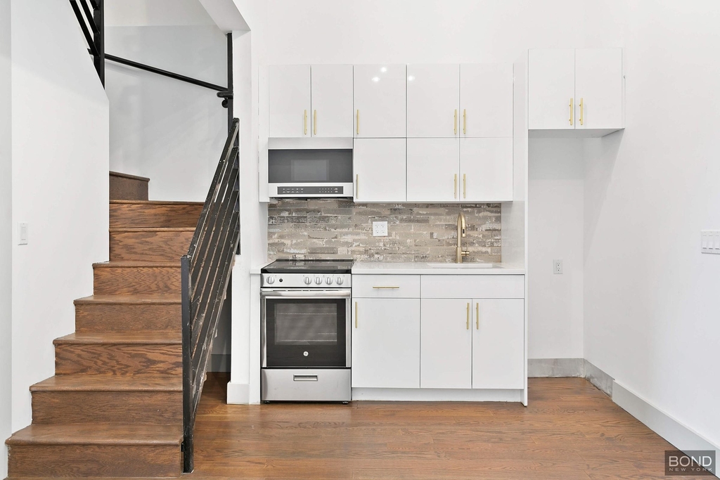 896 New York Avenue - Photo 2