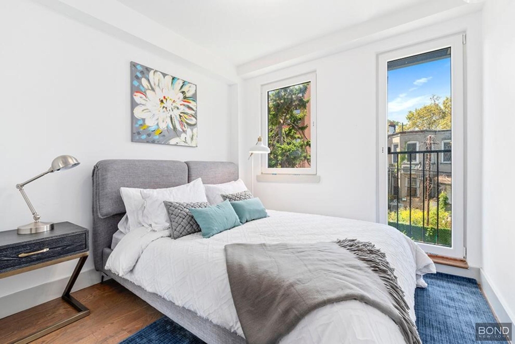 896 New York Avenue - Photo 4