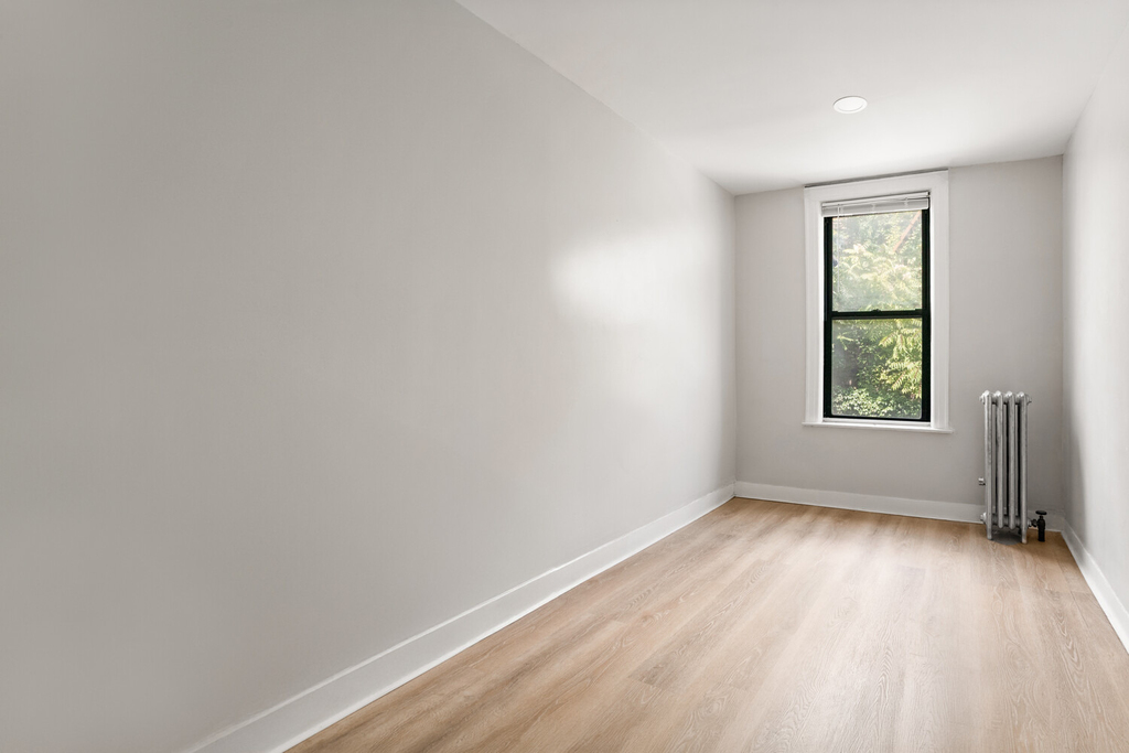 581 Midwood Street - Photo 4