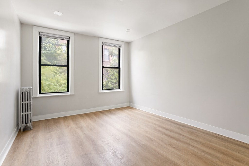 581 Midwood Street - Photo 2