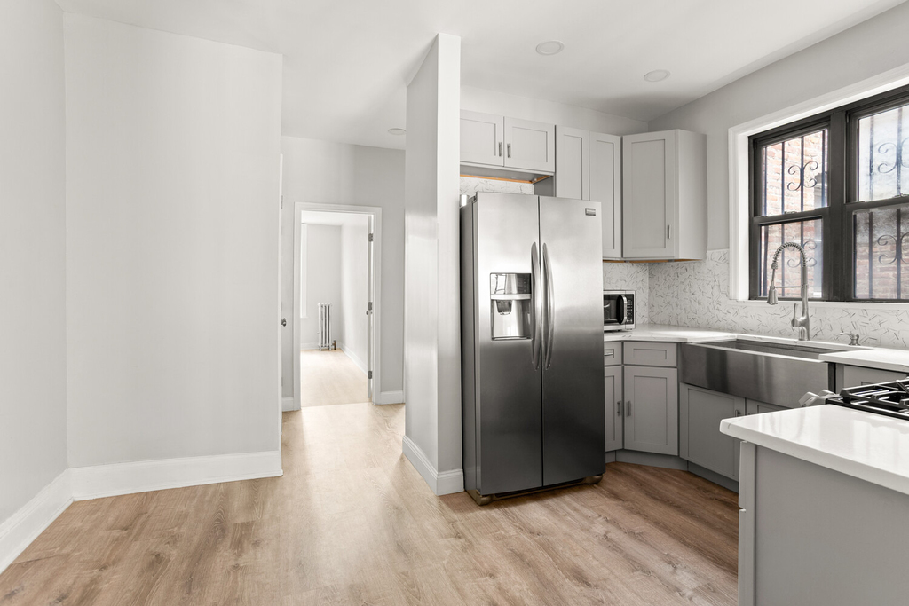 581 Midwood Street - Photo 3