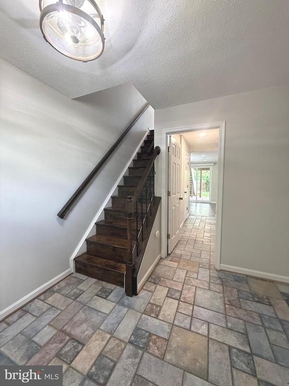 110 Lakeview Court - Photo 1