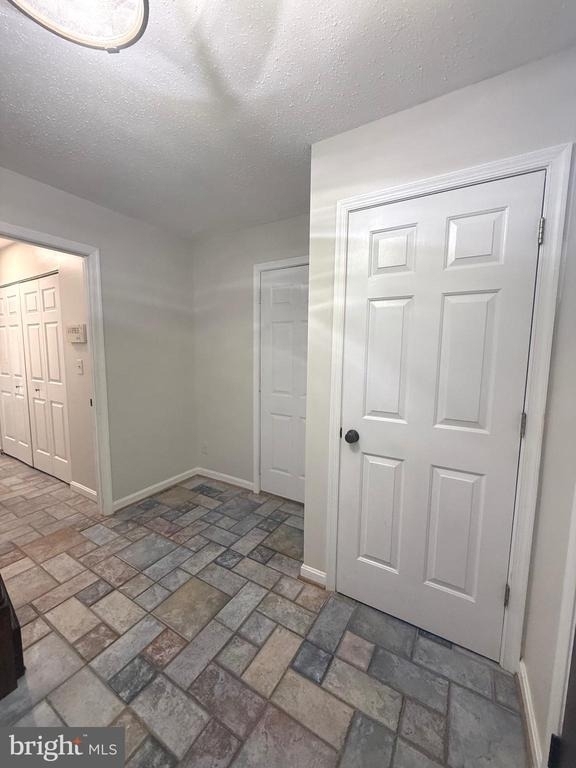 110 Lakeview Court - Photo 2