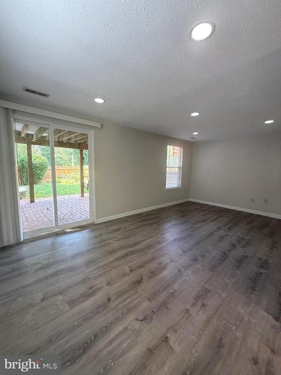 110 Lakeview Court - Photo 3