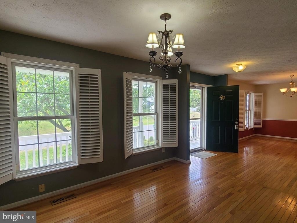 10 Lockwood Drive - Photo 2