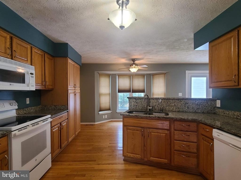 10 Lockwood Drive - Photo 15