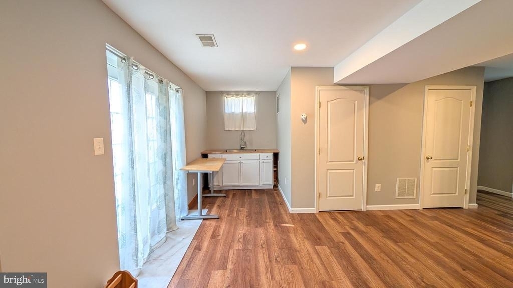 6721 Sycamore Park Drive - Photo 9