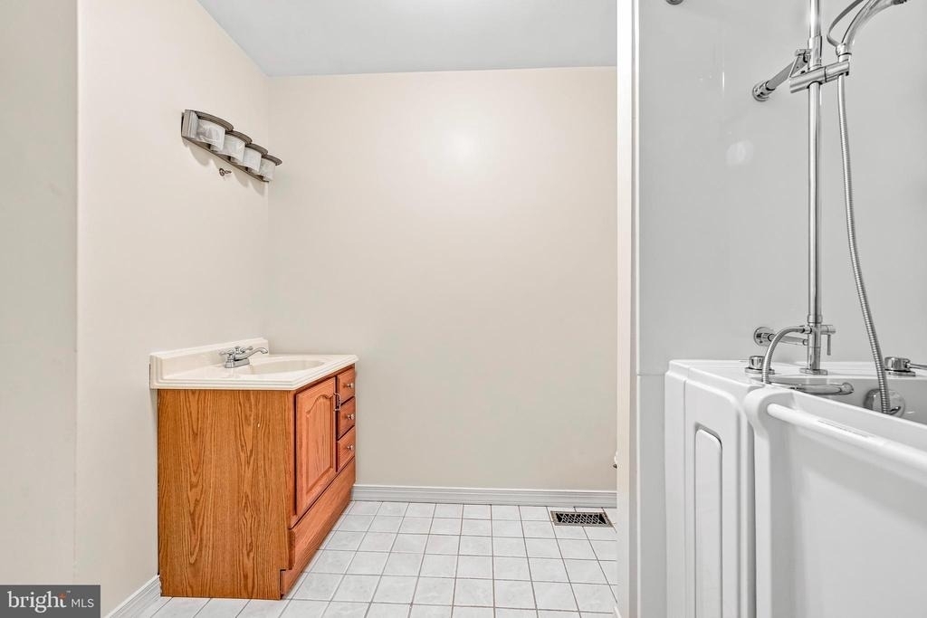 10117 Burwell Road - Photo 16
