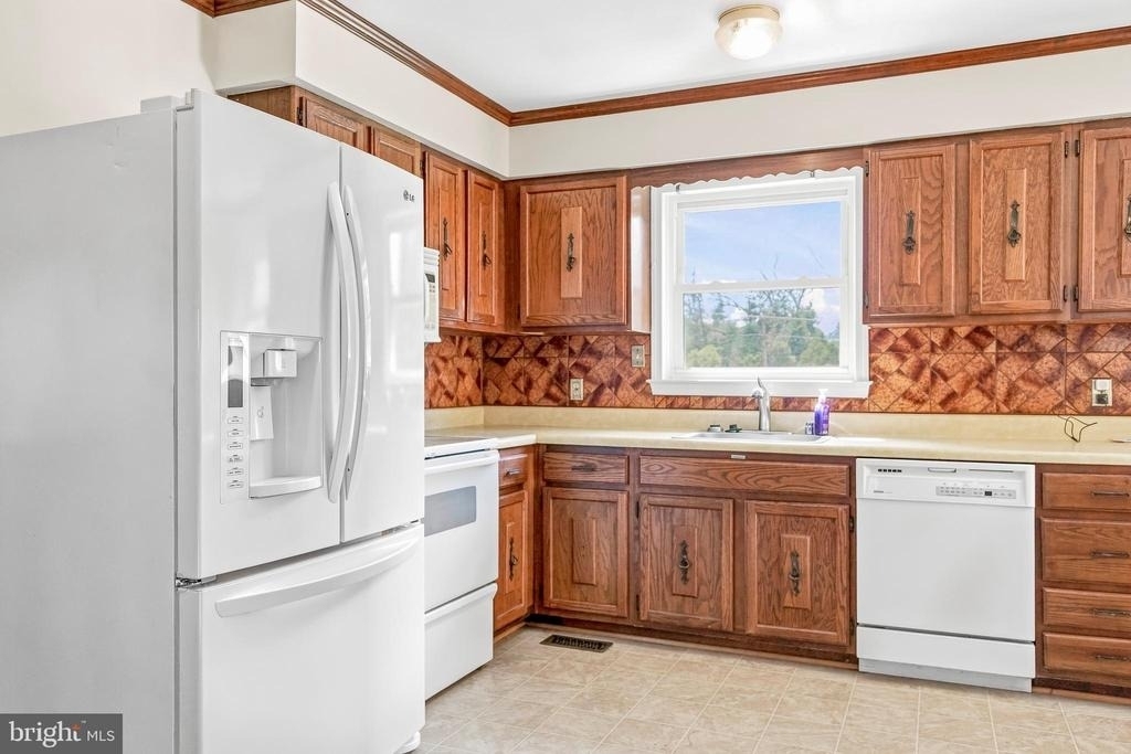 10117 Burwell Road - Photo 3