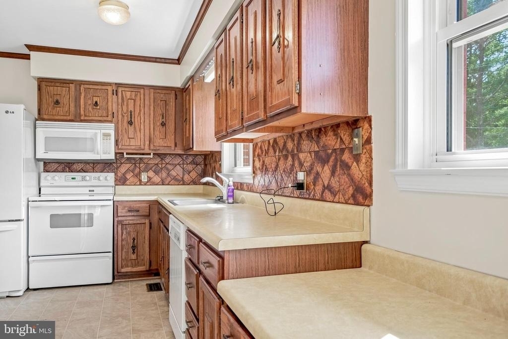 10117 Burwell Road - Photo 4