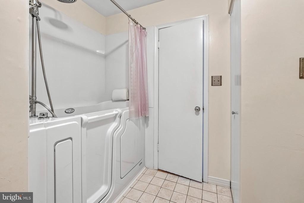 10117 Burwell Road - Photo 15