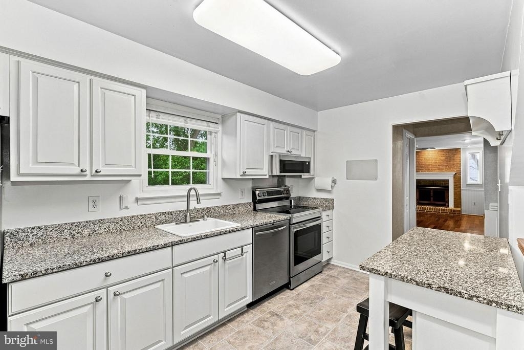 10163 Yorktown Way - Photo 12