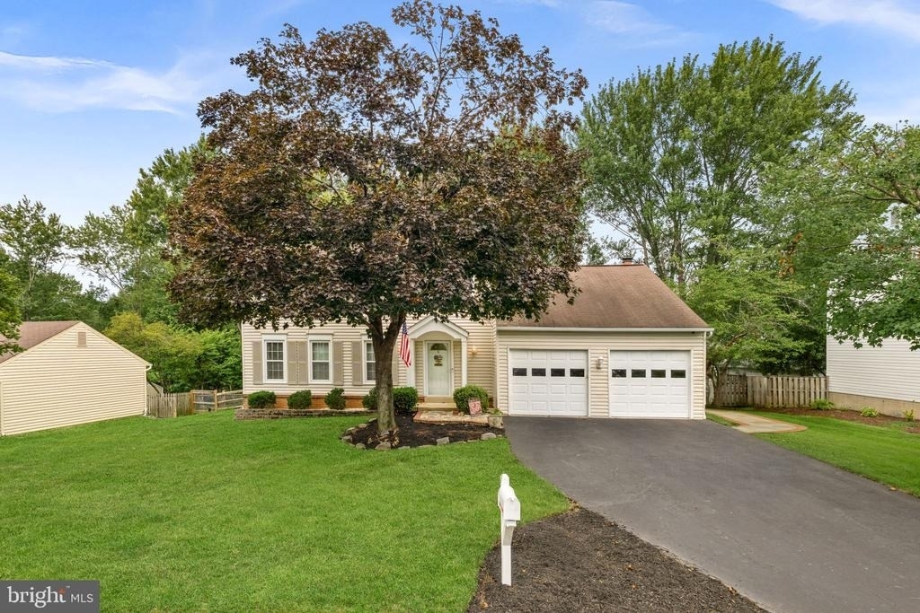 10163 Yorktown Way - Photo 0