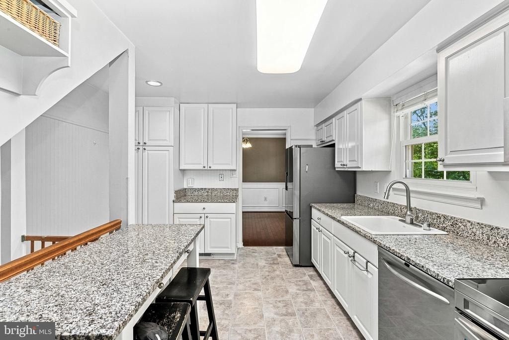 10163 Yorktown Way - Photo 11