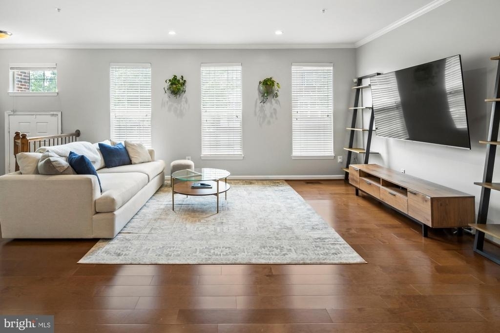 4749 Thornbury Drive - Photo 2