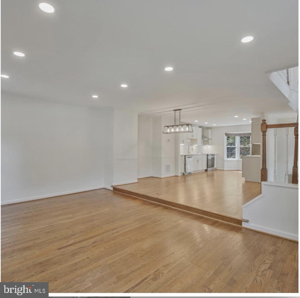 8501 Enochs Drive - Photo 5
