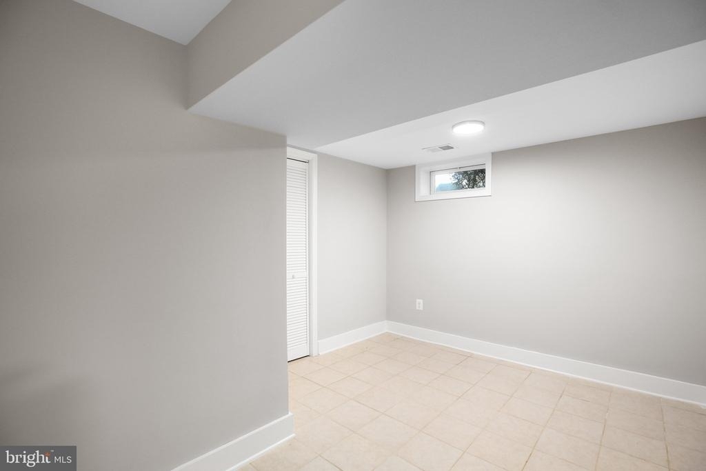 1213 Stafford Avenue - Photo 19