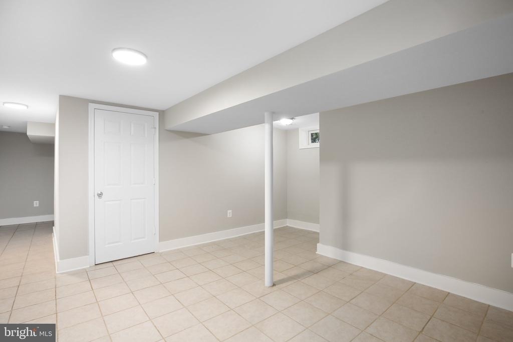 1213 Stafford Avenue - Photo 17