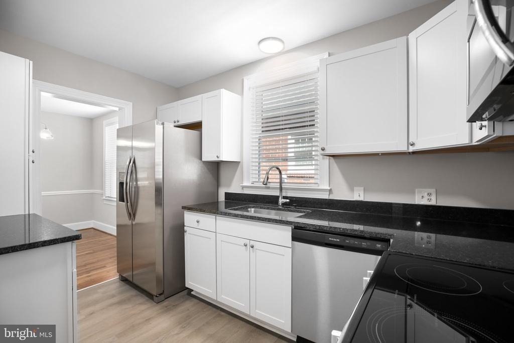 1213 Stafford Avenue - Photo 1
