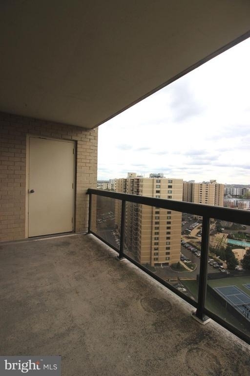 307 Yoakum Parkway - Photo 22