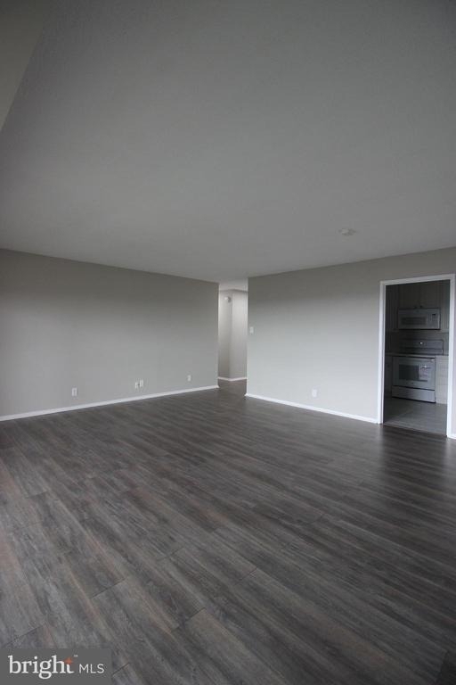 307 Yoakum Parkway - Photo 9
