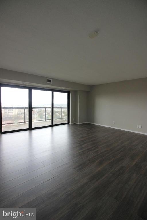 307 Yoakum Parkway - Photo 8