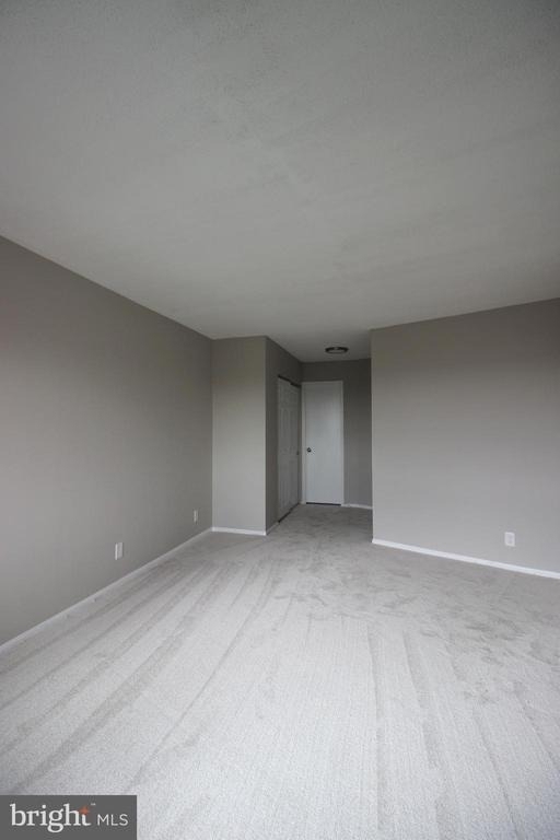 307 Yoakum Parkway - Photo 18