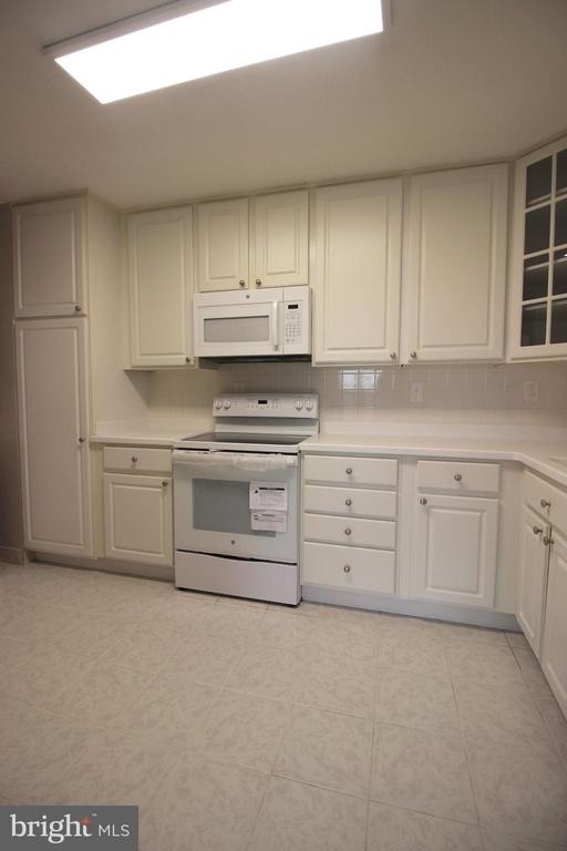 307 Yoakum Parkway - Photo 12