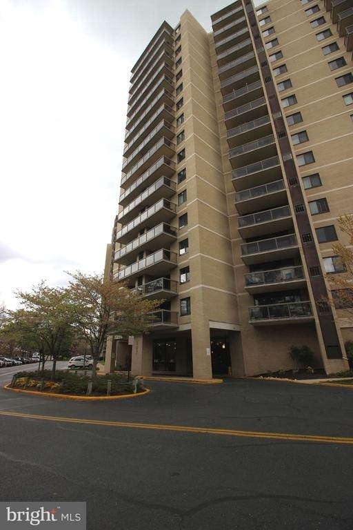 307 Yoakum Parkway - Photo 1