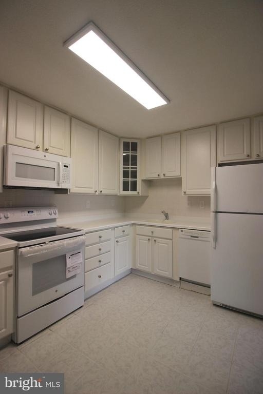 307 Yoakum Parkway - Photo 11