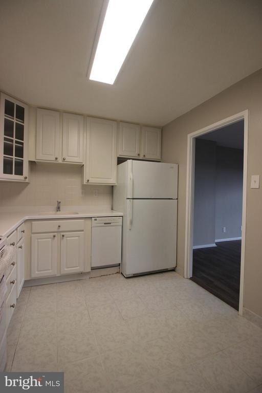 307 Yoakum Parkway - Photo 13