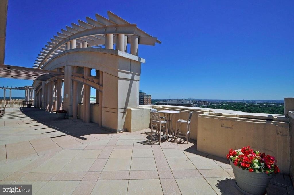 888 N Quincy Street - Photo 14