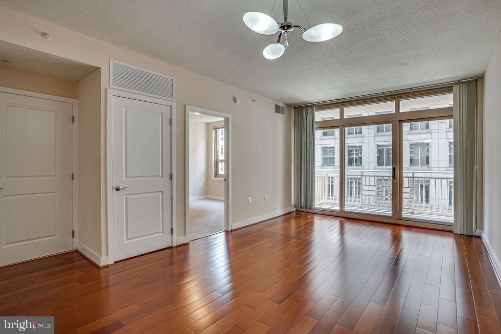 888 N Quincy Street - Photo 3