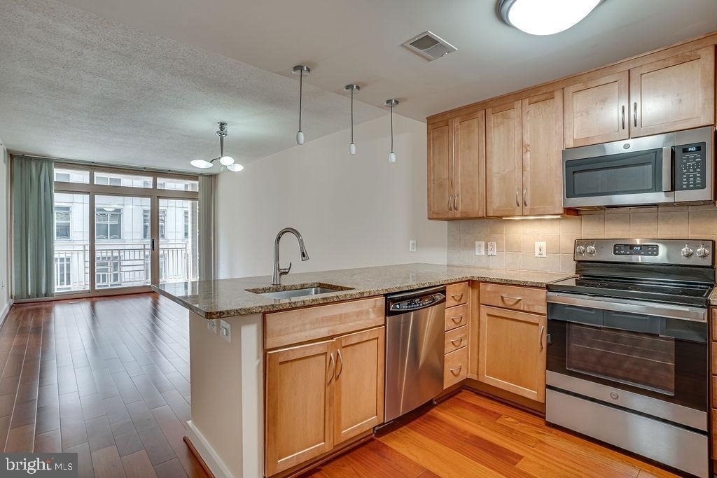 888 N Quincy Street - Photo 6